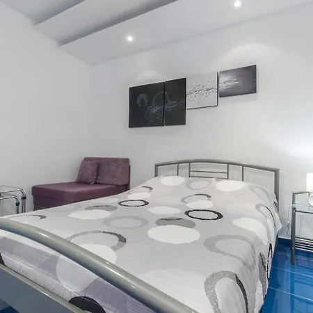 Apartments Gordana Primosten Exterior photo