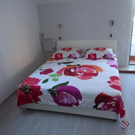 Apartments Gordana Primosten Exterior photo