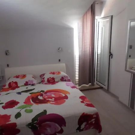 Apartments Gordana Primosten Exterior photo